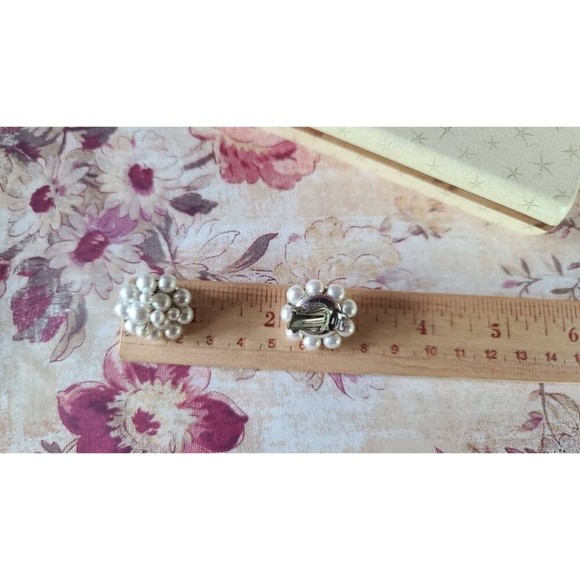 Japan Cluster Beaded Clip-on Earrings - Picture 10 of 10